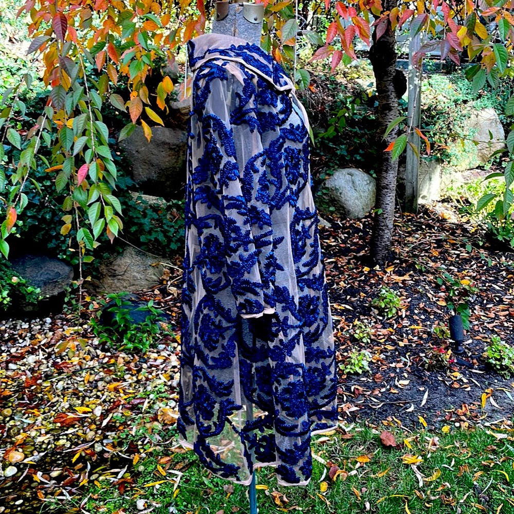 GRACIA SHEER & DARK BLUE EMBROIDERY 3/4 SLEEVE EVENING DUSTER - L - NWT !  💙🤎 - Picture 5 of 8